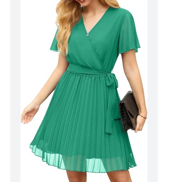 GRECERELLE Emerald Green Wrap V-Neck Short Sleeve Casual Pleated Mini Dress - Picture 2 of 7